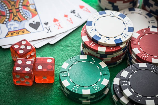 Live-dealer tables: real-time video and chat kokoqq Mobile Site live-dealer table interface